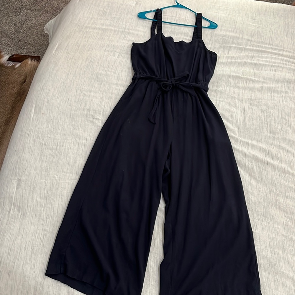 Like new navy blue jumpsuit with tie belt and pockets. Splendid size L